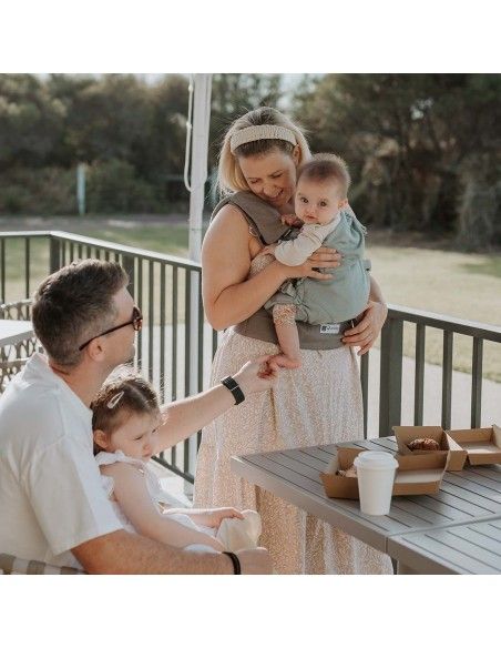 Mochila Portabebés Quokkababy E-Carrier Mint porteo delante
