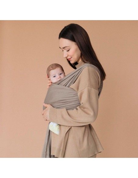 Porteo ergonómico con el Fular Elástico de Modal de Love and Carry Muscat
