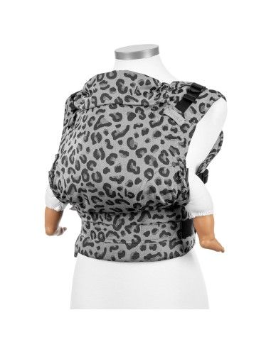 Porteo seguro con la Mochila Portabebés Fidella Fusion Baby Leopard Silver