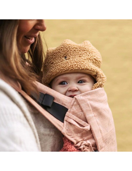 Porteo seguro con la Mochila Portabebés Fidella Fusion Baby Cubic Lines Tuscany